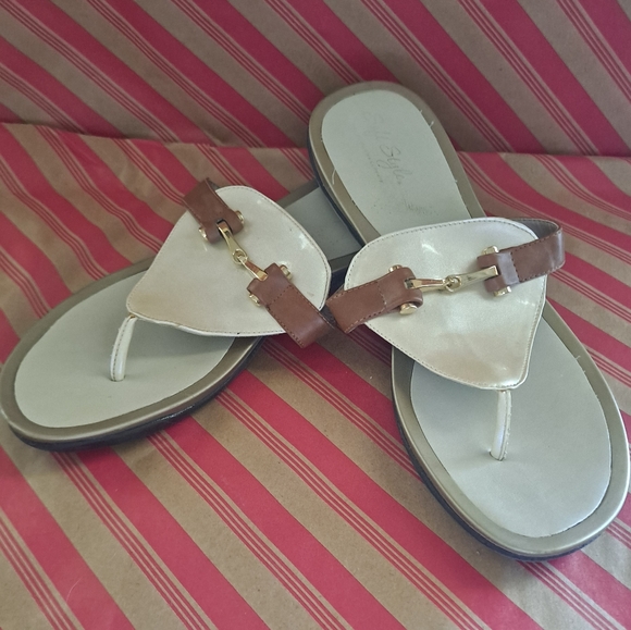 Soft Style Sandals - Picture 3 of 8